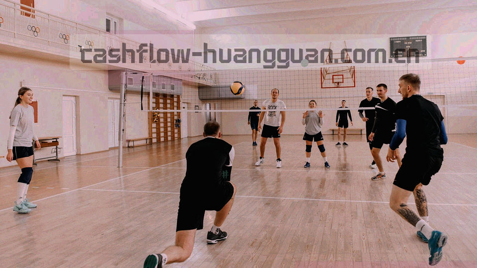 四级向上的阶梯剪影，台阶表面有金属反光，最高一级带线框皇冠轮廓